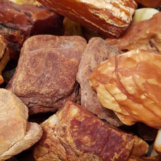 close up of the heart note ingredient, amber which is used in the scented candle VANILLE CANDLE