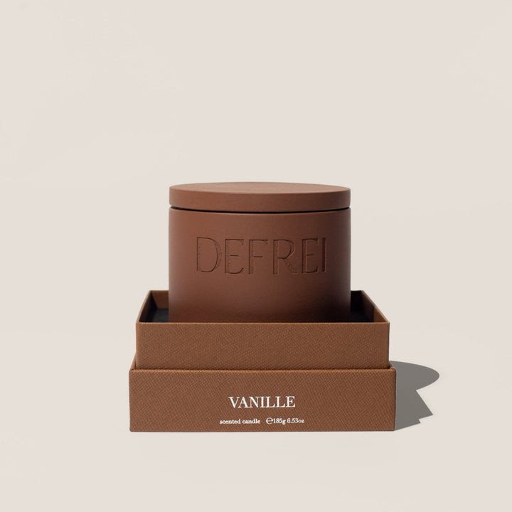 close up shot of VANNILE luxury scented plant based hand poured candles 
